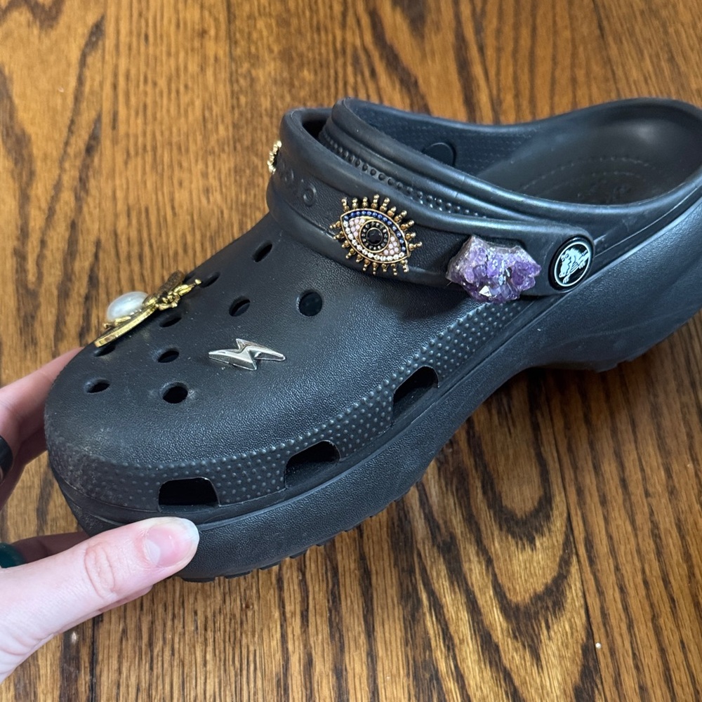 Black Platform CROCS Charms Included SZ 7 - Picture 4 of 8